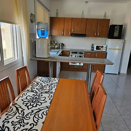 Beautiful 2 Bedrooms By The Pool Paphos Exterior photo