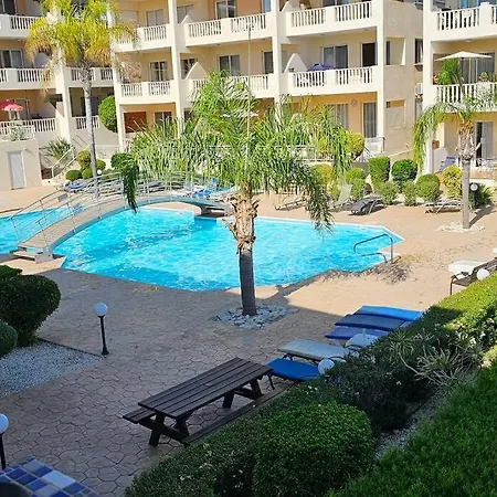 Beautiful 2 Bedrooms By The Pool Paphos Exterior photo
